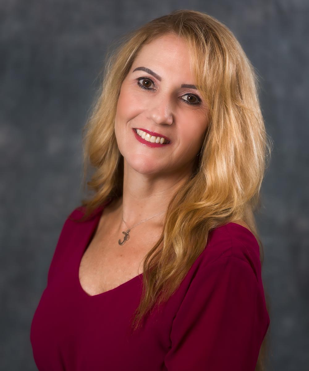 Claudia Esparza | Financial Marketing Director | Esparza Group